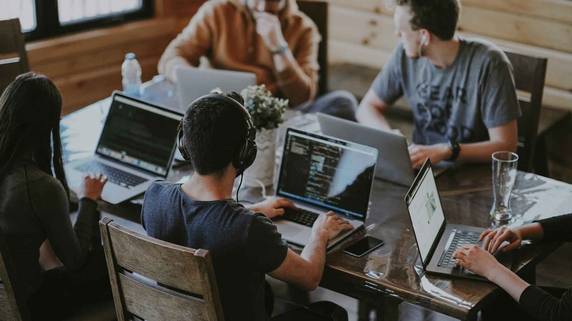 Automatiser sans coder : ce que l'IA permet vraiment aux profils non-développeurs